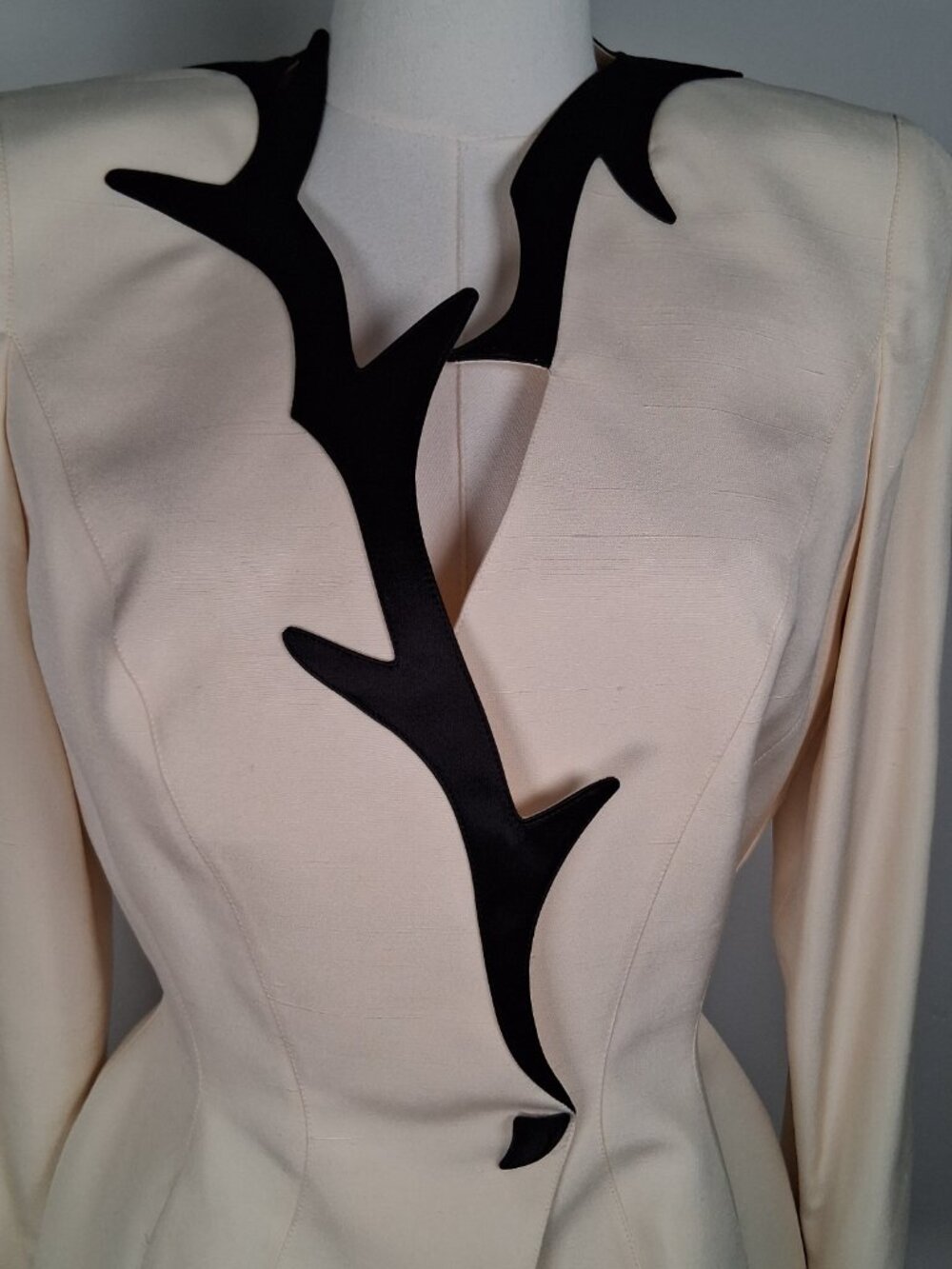 Vintage Thierry Mugler Silk Contrast Flame Blazer size EU 40 - US 8 - Picture 5 of 11